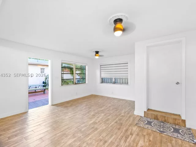 Продажа дома по адресу 23 SW 8th St - фото 8892547