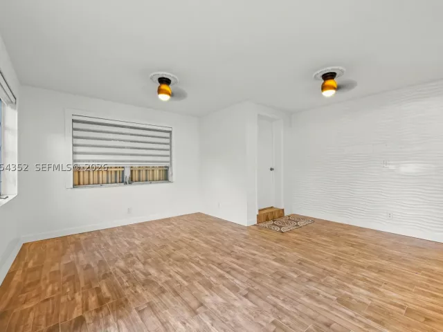 Продажа дома по адресу 23 SW 8th St - фото 8892548