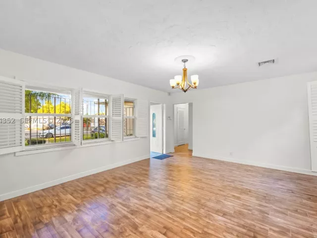 Продажа дома по адресу 23 SW 8th St - фото 8892549