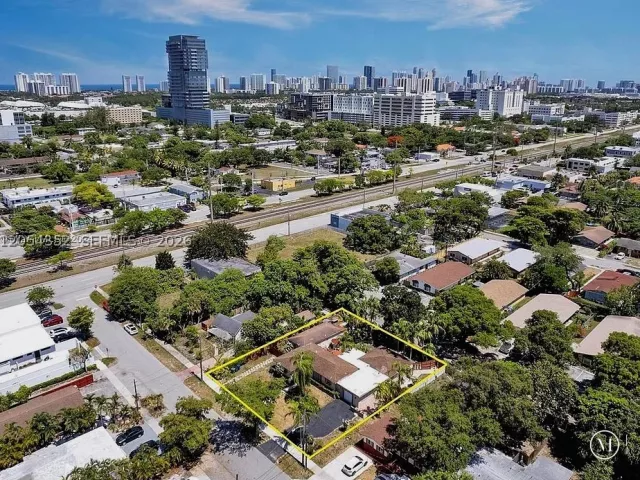 Продажа дома по адресу 23 SW 8th St - фото 8892535