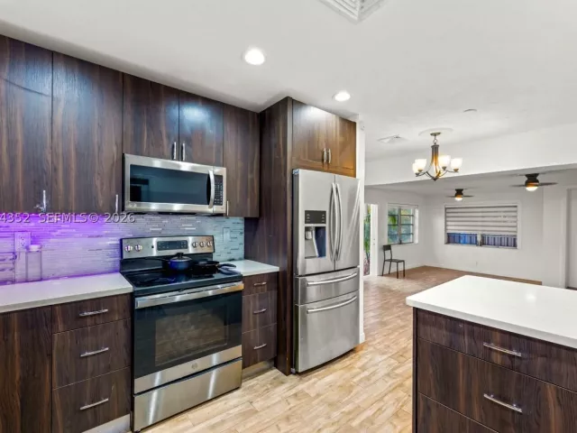 Продажа дома по адресу 23 SW 8th St - фото 8892540