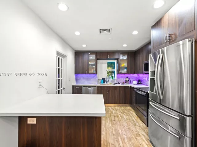 Продажа дома по адресу 23 SW 8th St - фото 8892541