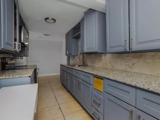 Продажа дома по адресу 18100 NW 7th Pl - фото 8936630