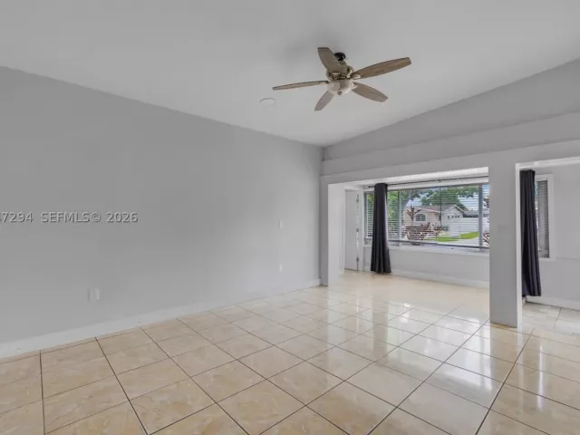 Продажа дома по адресу 18100 NW 7th Pl - фото 8936631