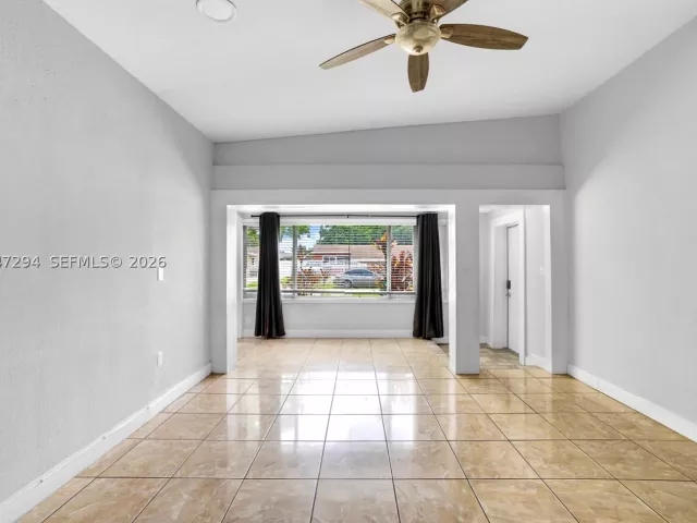 Продажа дома по адресу 18100 NW 7th Pl - фото 8936632