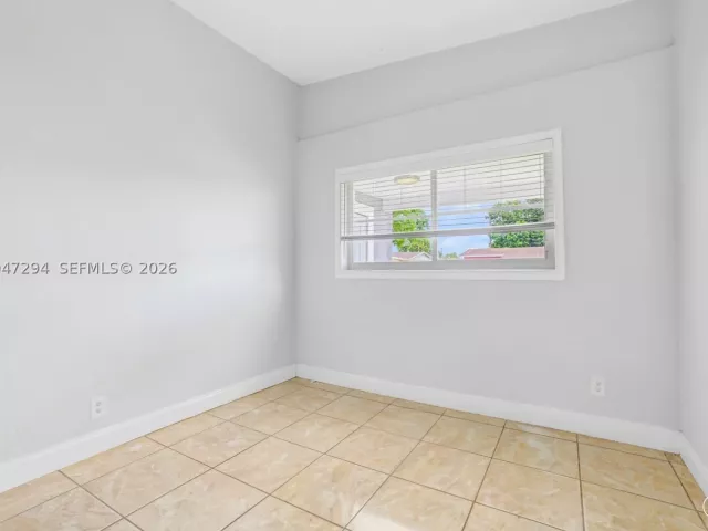 Продажа дома по адресу 18100 NW 7th Pl - фото 8936636
