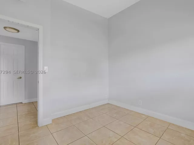 Продажа дома по адресу 18100 NW 7th Pl - фото 8936637