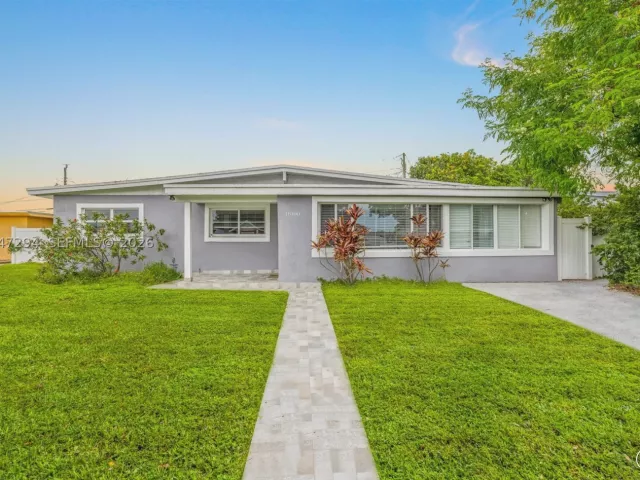 Продажа дома по адресу 18100 NW 7th Pl - фото 8936622