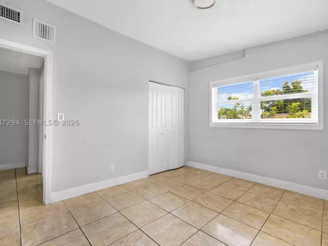 Продажа дома по адресу 18100 NW 7th Pl - фото 8936641