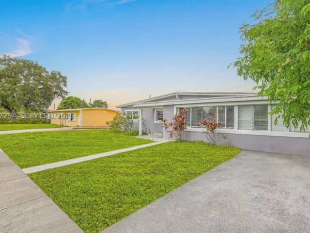 Продажа дома по адресу 18100 NW 7th Pl - фото 8936624