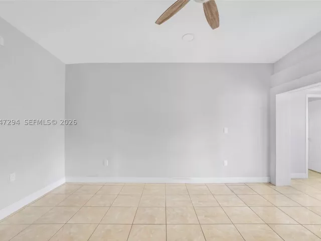 Продажа дома по адресу 18100 NW 7th Pl - фото 8936627