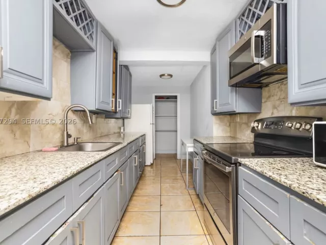 Продажа дома по адресу 18100 NW 7th Pl - фото 8936628