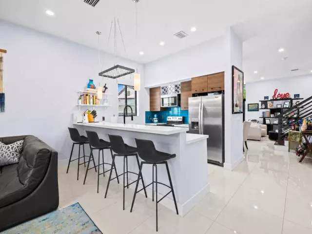 Продажа дома по адресу 3090 SW 17th Street - фото 9262707