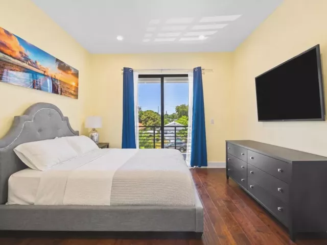 Продажа дома по адресу 3090 SW 17th Street - фото 9262716