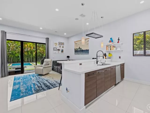 Продажа дома по адресу 3090 SW 17th Street - фото 9262705