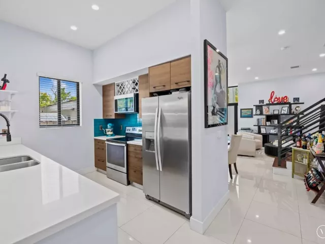 Продажа дома по адресу 3090 SW 17th Street - фото 9262706