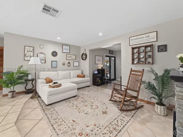 Продажа дома по адресу 225 NW 21st St - фото 8922726