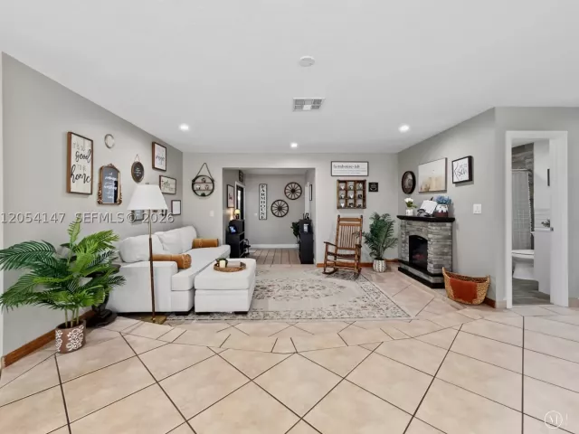 Продажа дома по адресу 225 NW 21st St - фото 8922728