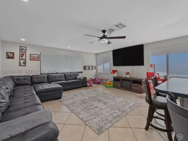 Продажа дома по адресу 225 NW 21st St - фото 8922733