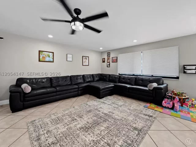 Продажа дома по адресу 225 NW 21st St - фото 8922734