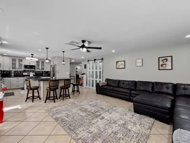 Продажа дома по адресу 225 NW 21st St - фото 8922736