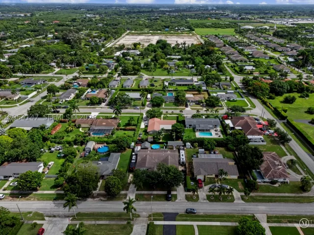 Продажа дома по адресу 225 NW 21st St - фото 8922723