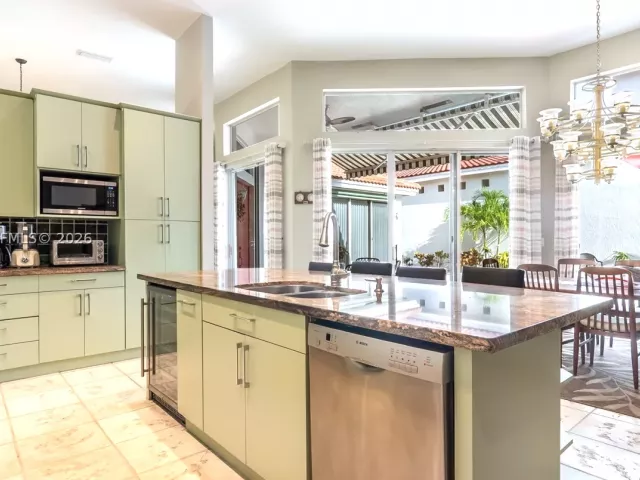 Продажа дома по адресу 1221 E Bel Aire Dr E - фото 8902765