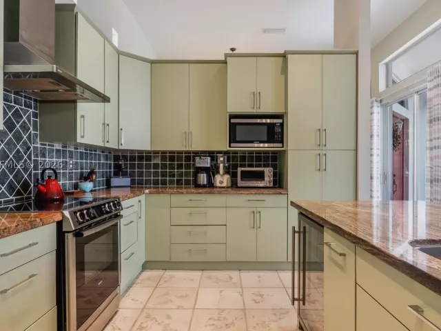 Продажа дома по адресу 1221 E Bel Aire Dr E - фото 8902766