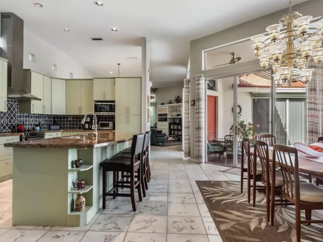 Продажа дома по адресу 1221 E Bel Aire Dr E - фото 8902770