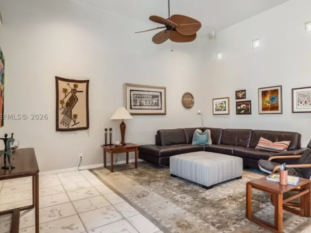 Продажа дома по адресу 1221 E Bel Aire Dr E - фото 8902773