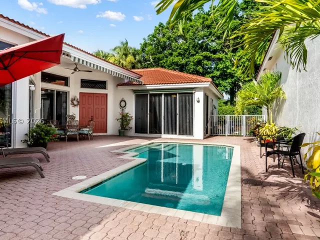Продажа дома по адресу 1221 E Bel Aire Dr E - фото 8902758