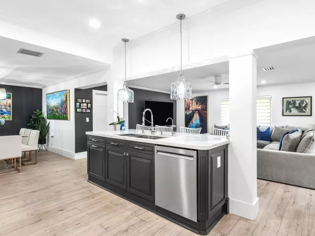 Продажа дома по адресу 3203 NE 6th - фото 9310899