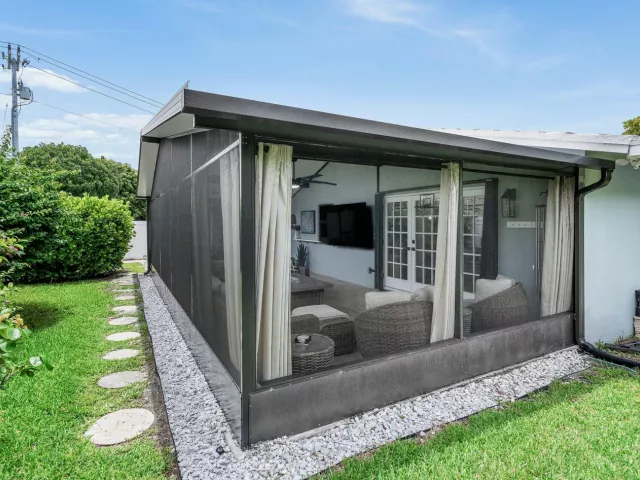 Продажа дома по адресу 3203 NE 6th - фото 9310920