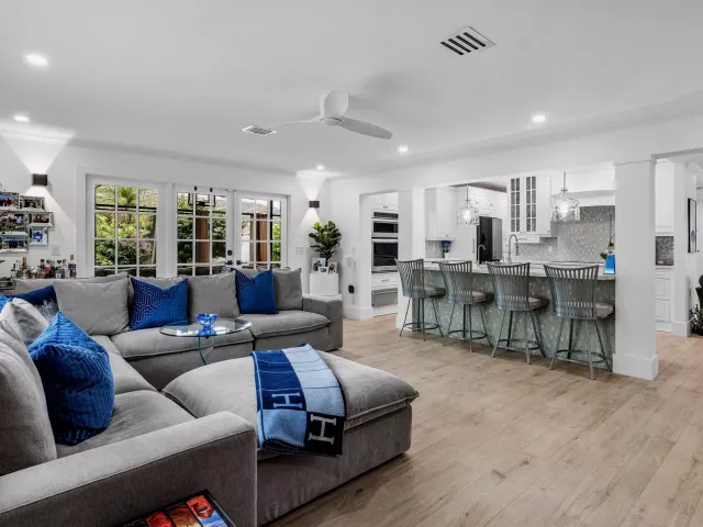Продажа дома по адресу 3203 NE 6th - фото 9310892