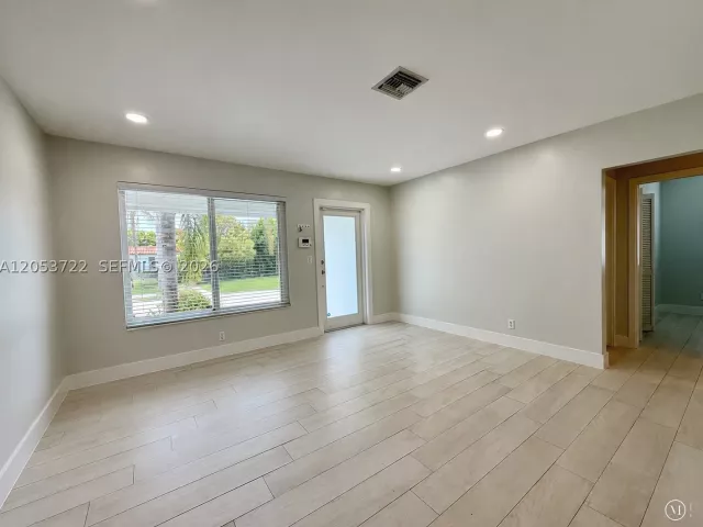 Продажа дома по адресу 6320 SW 24th St - фото 8897248