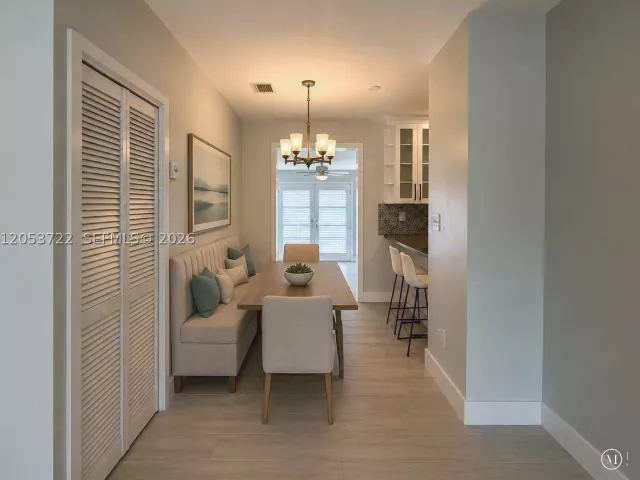 Продажа дома по адресу 6320 SW 24th St - фото 8897249