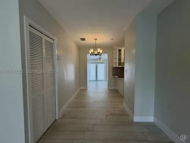 Продажа дома по адресу 6320 SW 24th St - фото 8897250