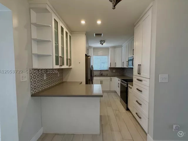 Продажа дома по адресу 6320 SW 24th St - фото 8897252