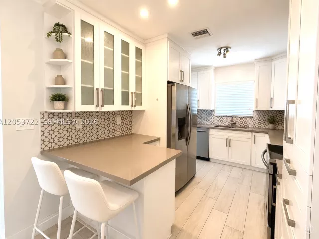 Продажа дома по адресу 6320 SW 24th St - фото 8897253