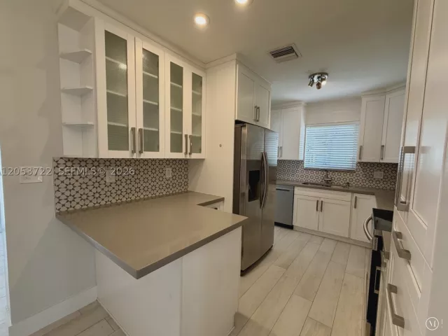 Продажа дома по адресу 6320 SW 24th St - фото 8897254