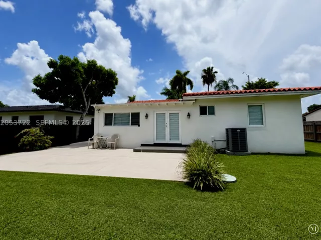 Продажа дома по адресу 6320 SW 24th St - фото 8897243