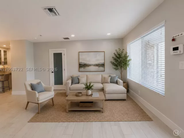 Продажа дома по адресу 6320 SW 24th St - фото 8897245
