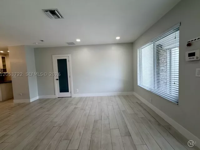Продажа дома по адресу 6320 SW 24th St - фото 8897246