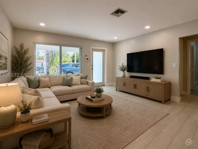 Продажа дома по адресу 6320 SW 24th St - фото 8897247