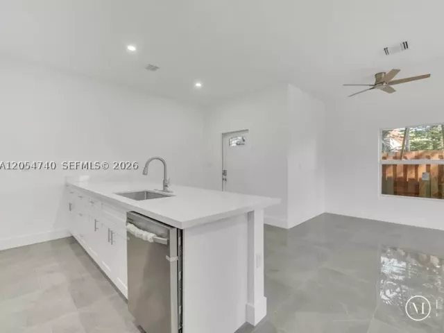 Продажа дома по адресу 1539 SW 44TH AVE - фото 8894971