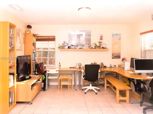 Продажа дома по адресу 7081 SW 158th Ct - фото 8930004