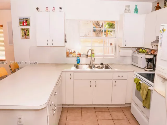 Продажа дома по адресу 7081 SW 158th Ct - фото 8930001