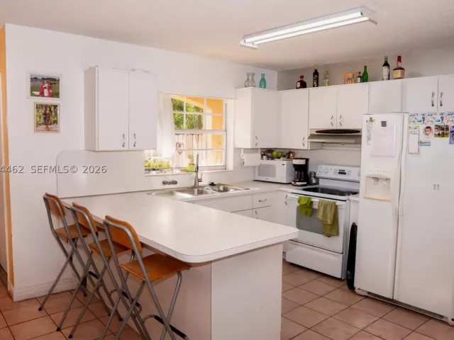 Продажа дома по адресу 7081 SW 158th Ct - фото 8930003