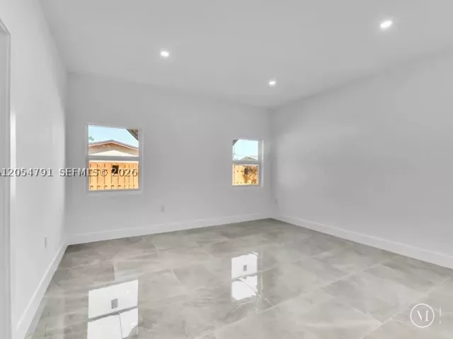 Продажа дома по адресу 1541 SW 44 AVE - фото 8894957
