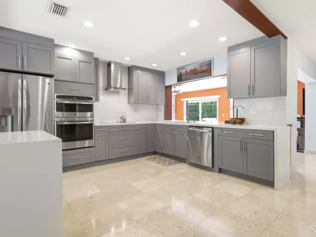 Продажа дома по адресу 3316 NE 40TH Court - фото 8912186
